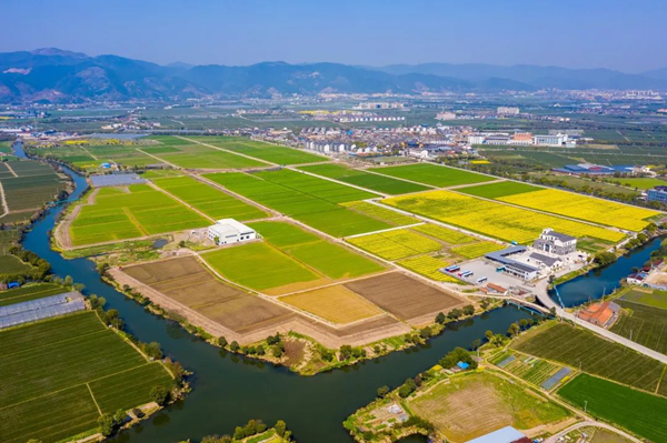 無(wú)人農(nóng)機(jī)下田作業(yè)